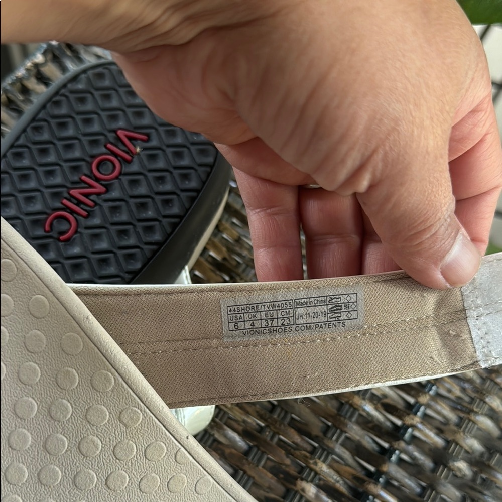 Vionic Cream Double Strap Slides - Picture 8 of 9